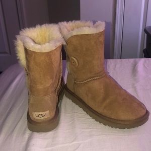 Bailey button uggs
